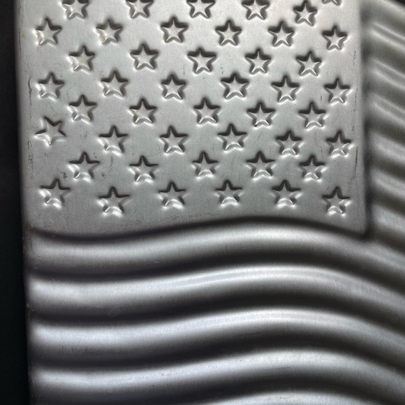 Amscan American Flag cake pan - Picture 2 of 10
